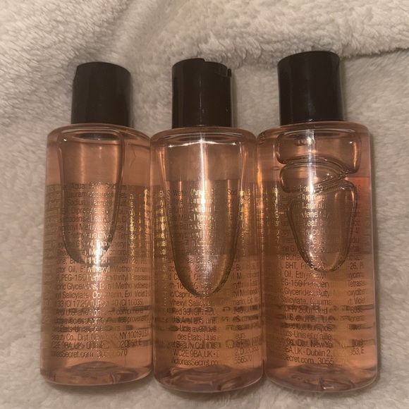 Victoria’s Secret Velvet Petals Refreshing Gel Body Wash - Picture 2 of 3